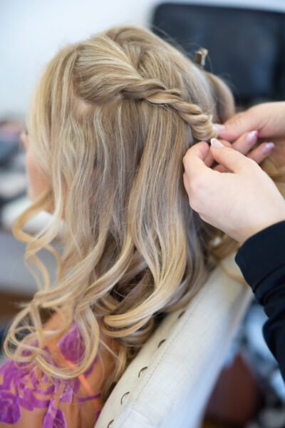 bridal hairstyling for outdoor ceremonies in the heat